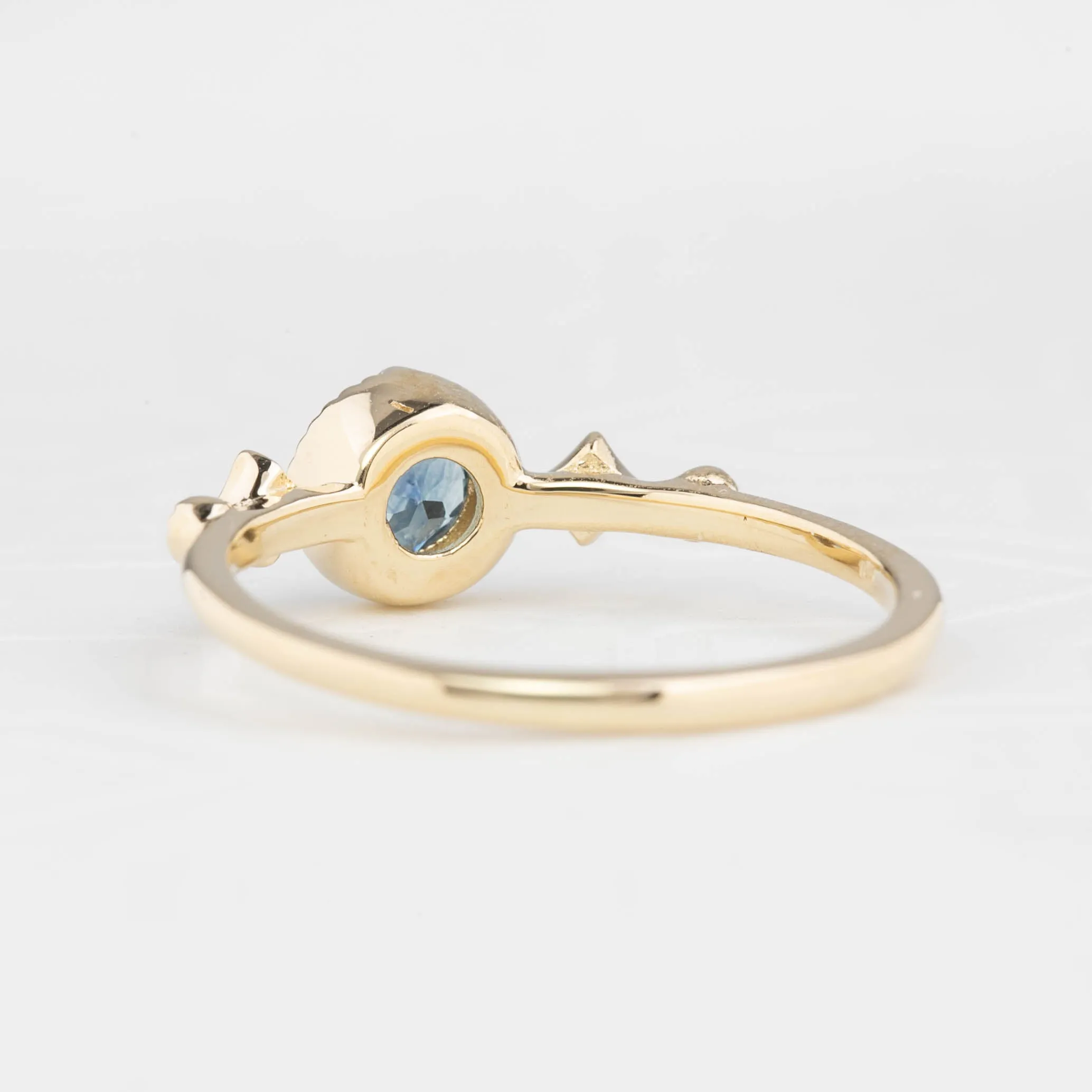 Stella Ring 5mm 0.60ct Blue Montana Sapphire 14K Yellow Gold